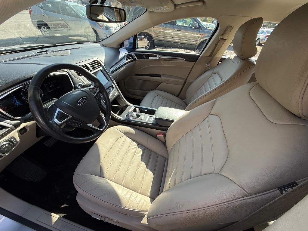 2017 Ford Fusion SE photo