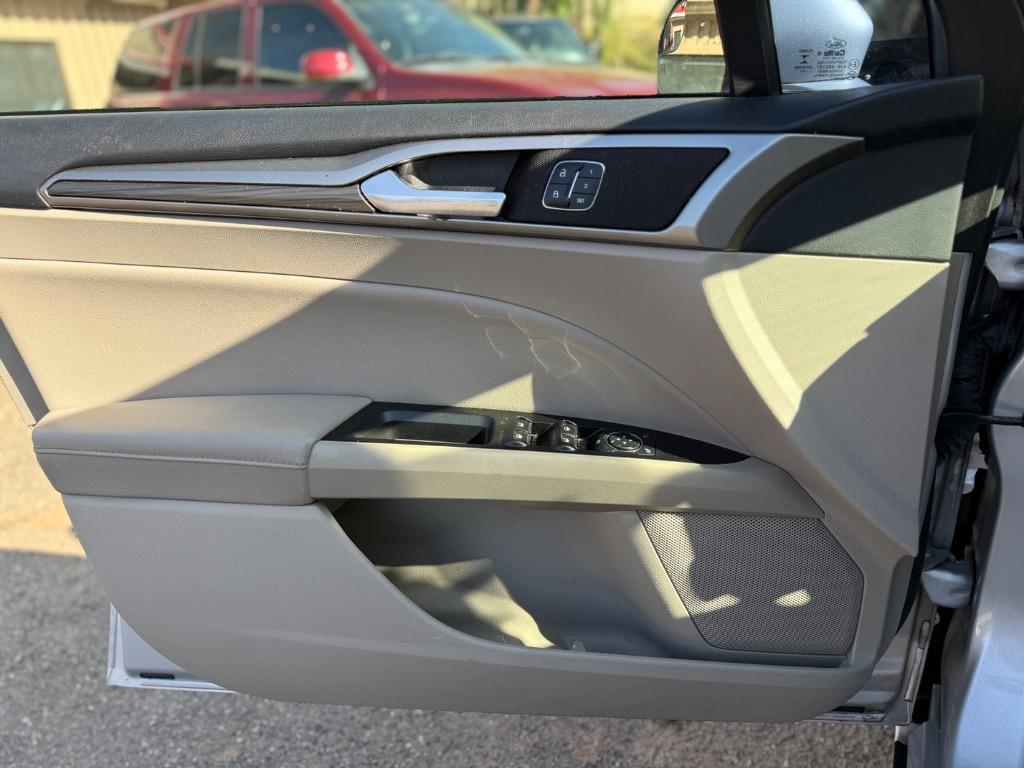 2017 Ford Fusion SE photo