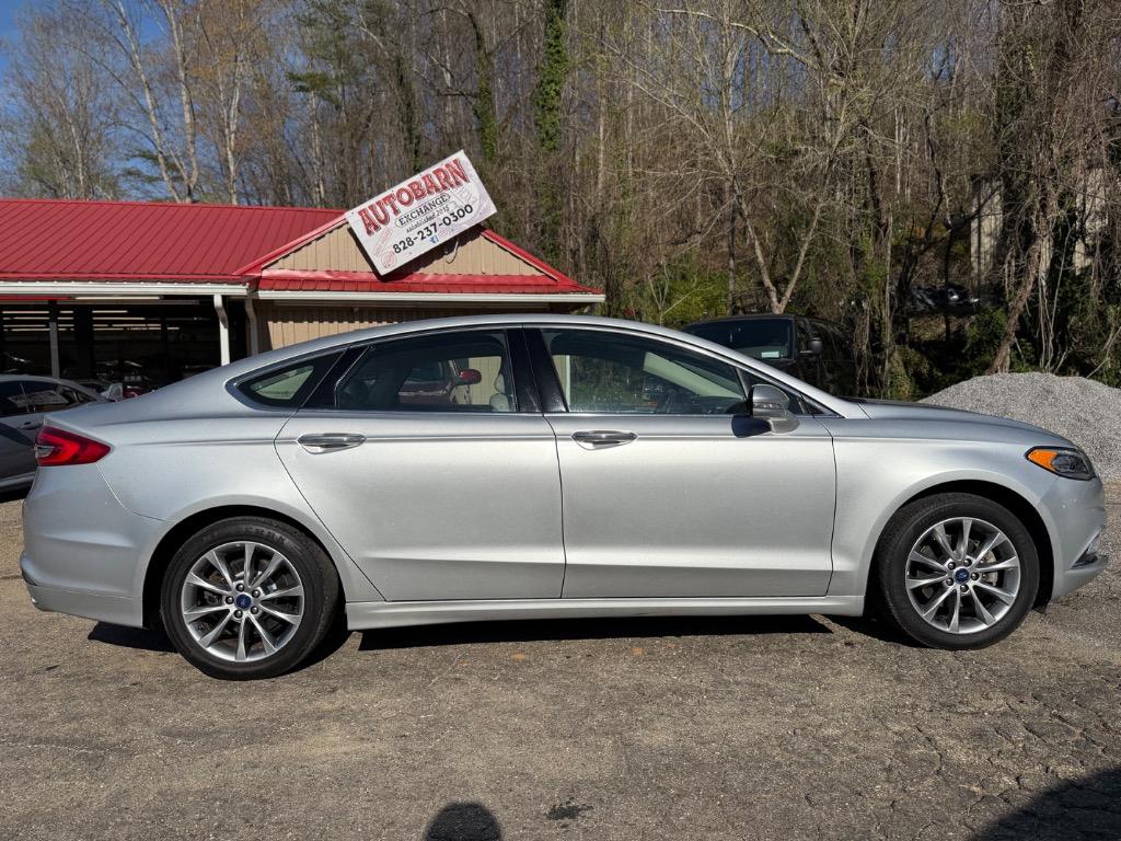 2017 Ford Fusion SE photo