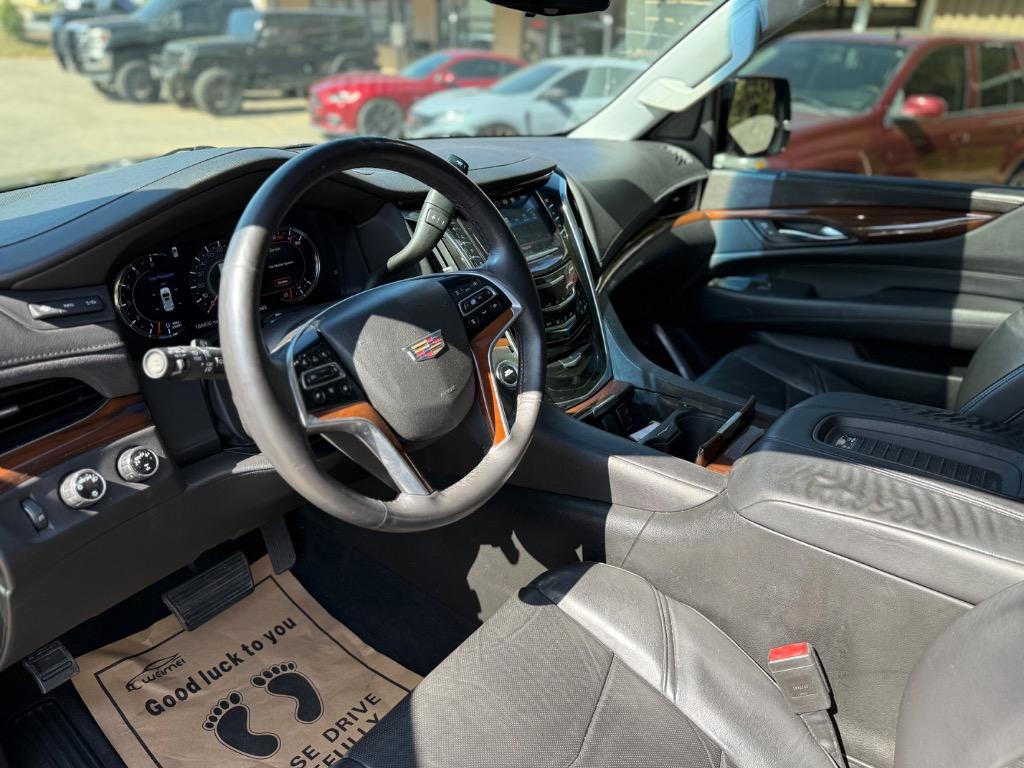 2018 Cadillac Escalade ESV Luxury photo