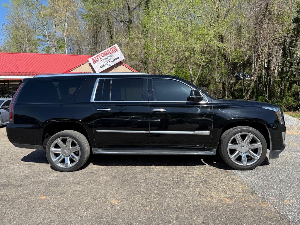 2018 Cadillac Escalade ESV Luxury photo