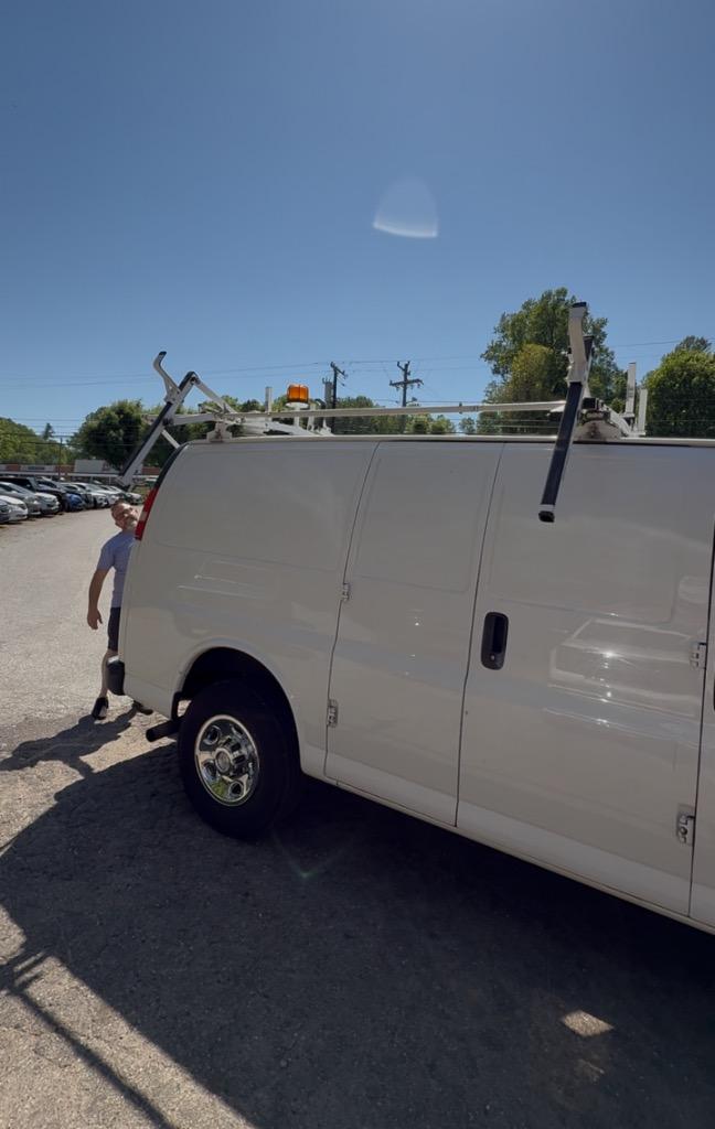2015 Chevrolet G2500 Vans Express photo