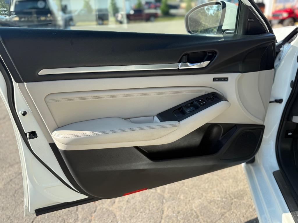 2019 Nissan Altima - $18,500