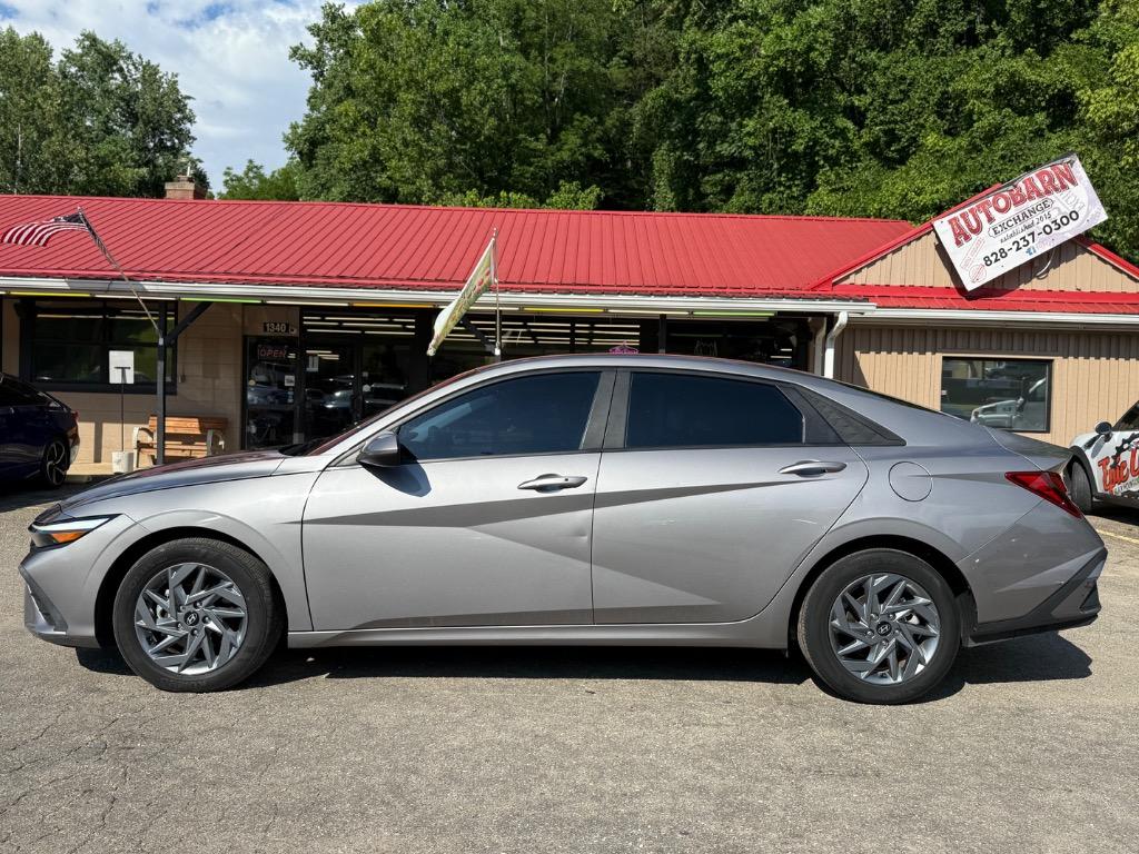 2024 Hyundai Elantra - $21,500