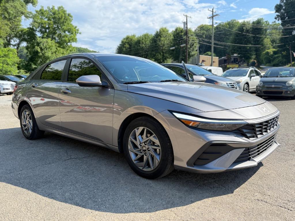 2024 Hyundai Elantra - $21,500