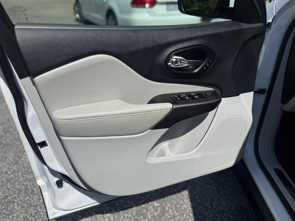 2020 Jeep Cherokee - $23,900