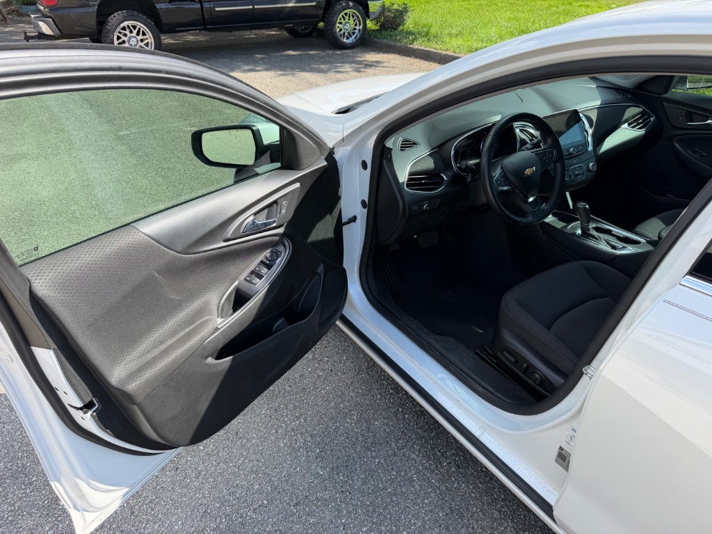 2018 Chevrolet Malibu - $16,995