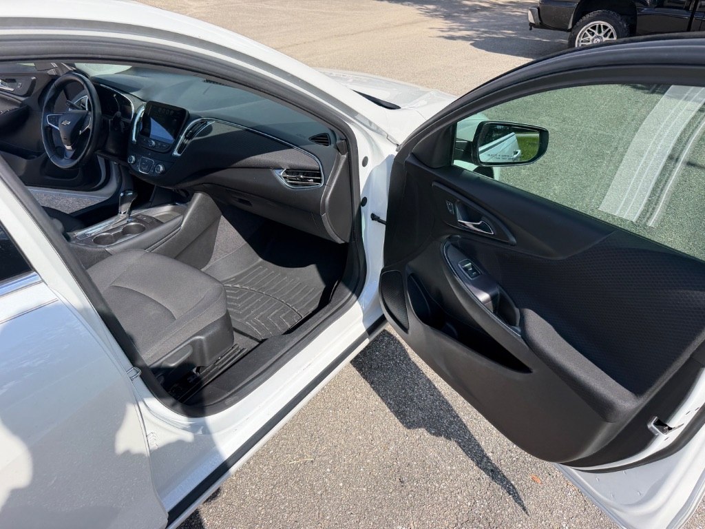 2018 Chevrolet Malibu - $16,995