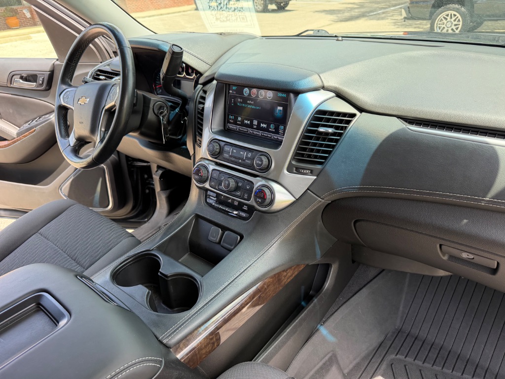 2019 Chevrolet Suburban - $22,995