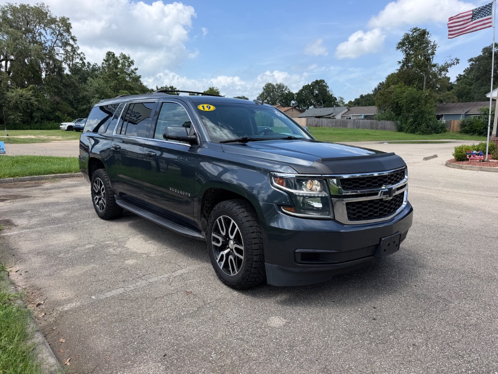 2019 Chevrolet Suburban - $22,995