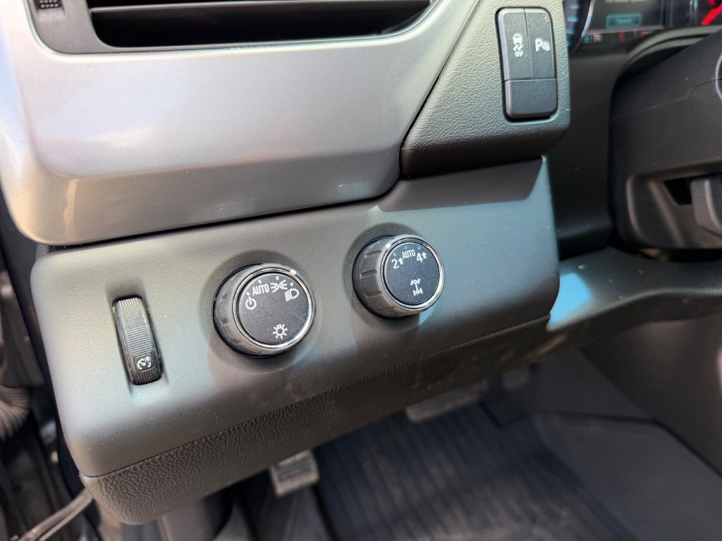 2019 Chevrolet Suburban - $22,995