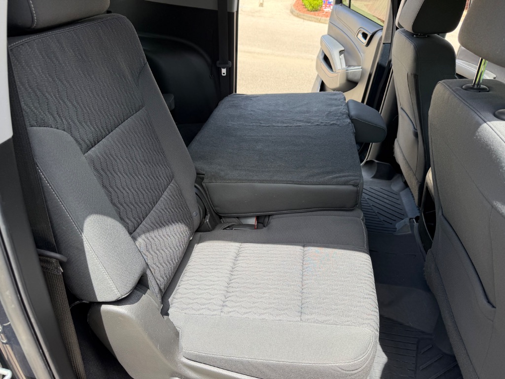 2019 Chevrolet Suburban - $22,995