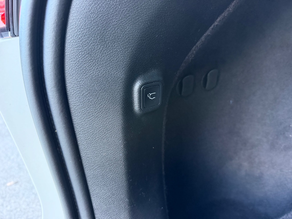 2019 Jeep Cherokee - $17,995
