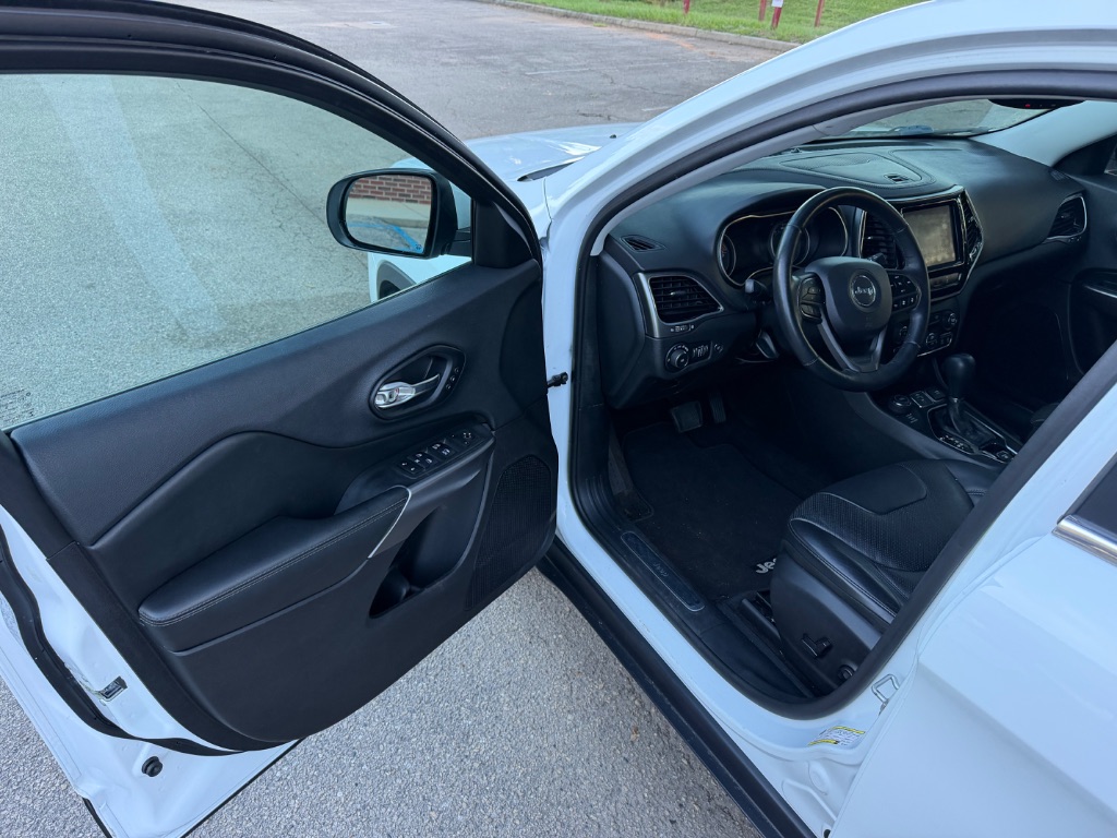2019 Jeep Cherokee - $17,995