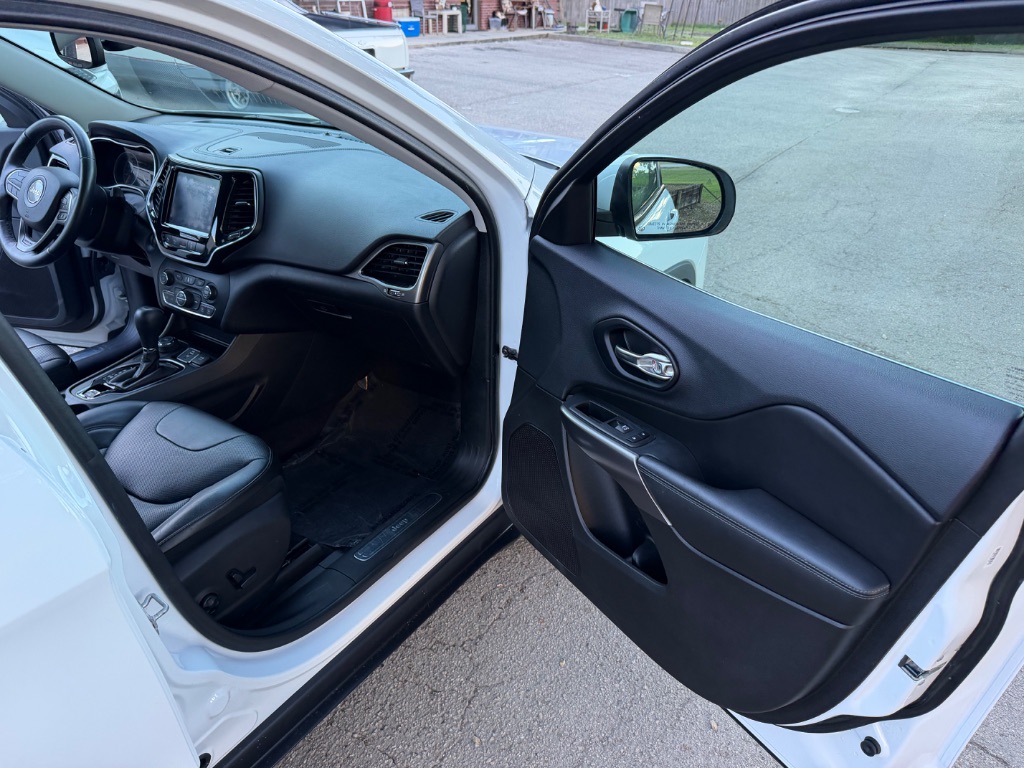 2019 Jeep Cherokee - $17,995