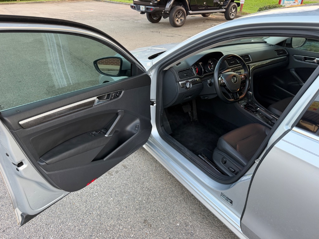 2018 Volkswagen Passat - $14,995