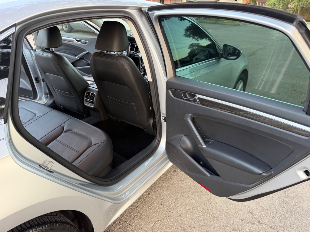 2018 Volkswagen Passat - $14,995