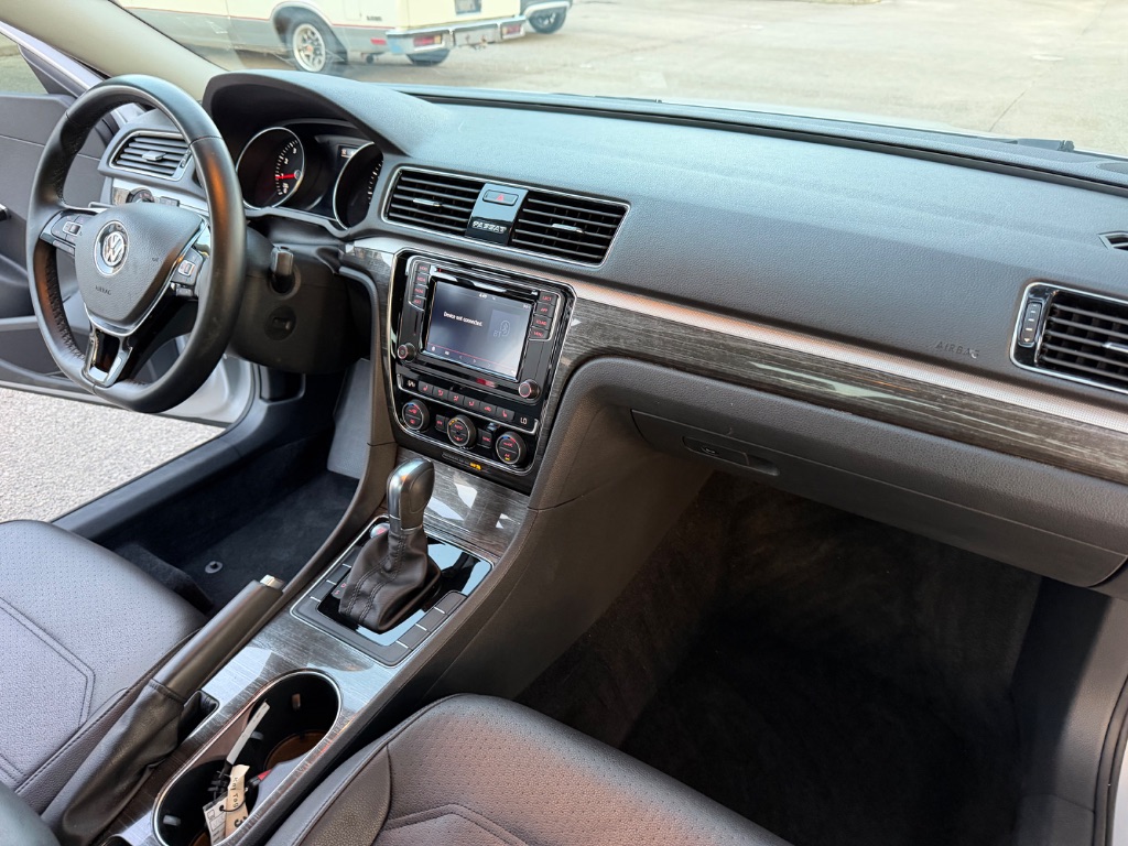 2018 Volkswagen Passat - $14,995