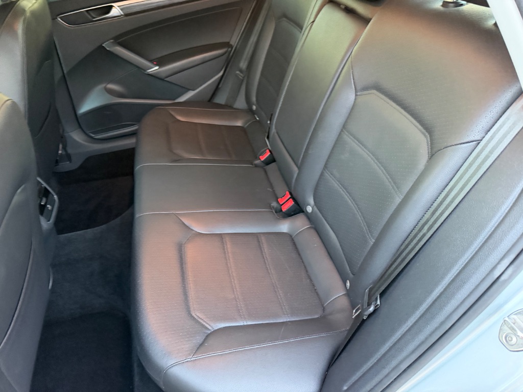 2018 Volkswagen Passat - $14,995