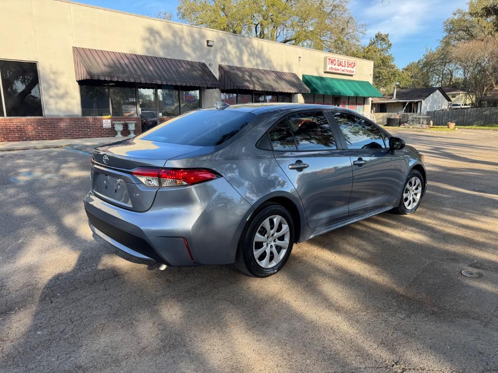 2022 Toyota Corolla LE photo