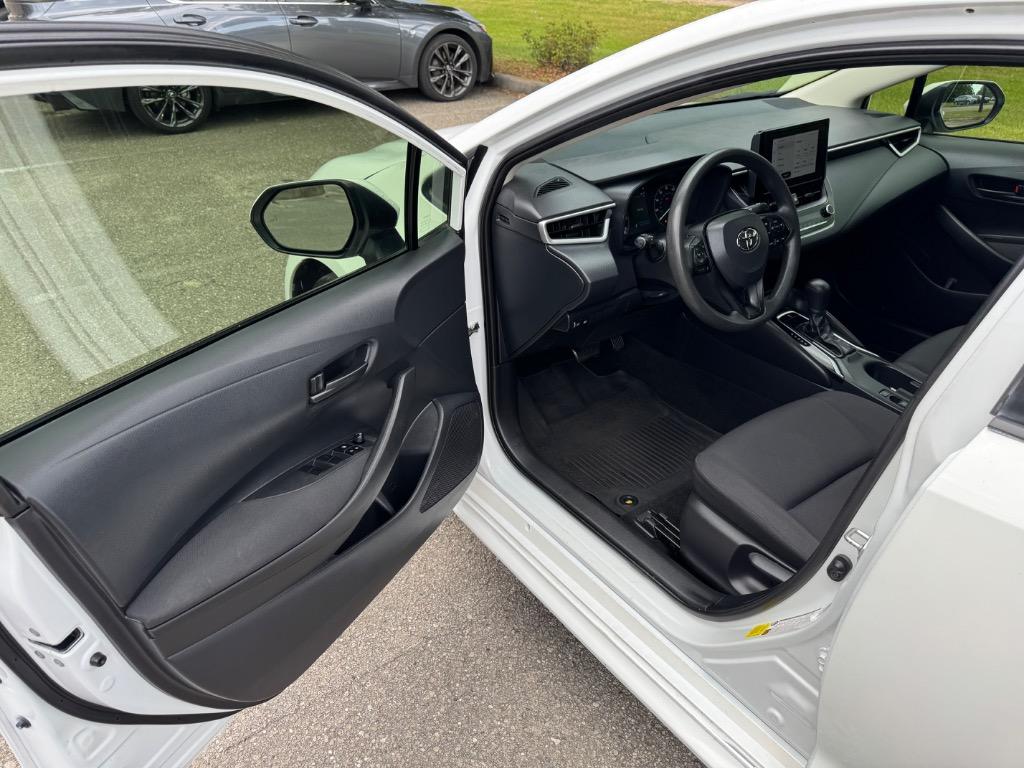 2023 Toyota Corolla LE photo