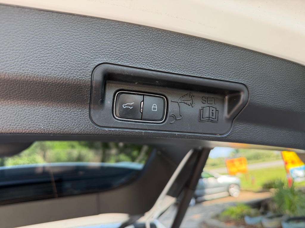 2021 Ford Explorer - $19,900