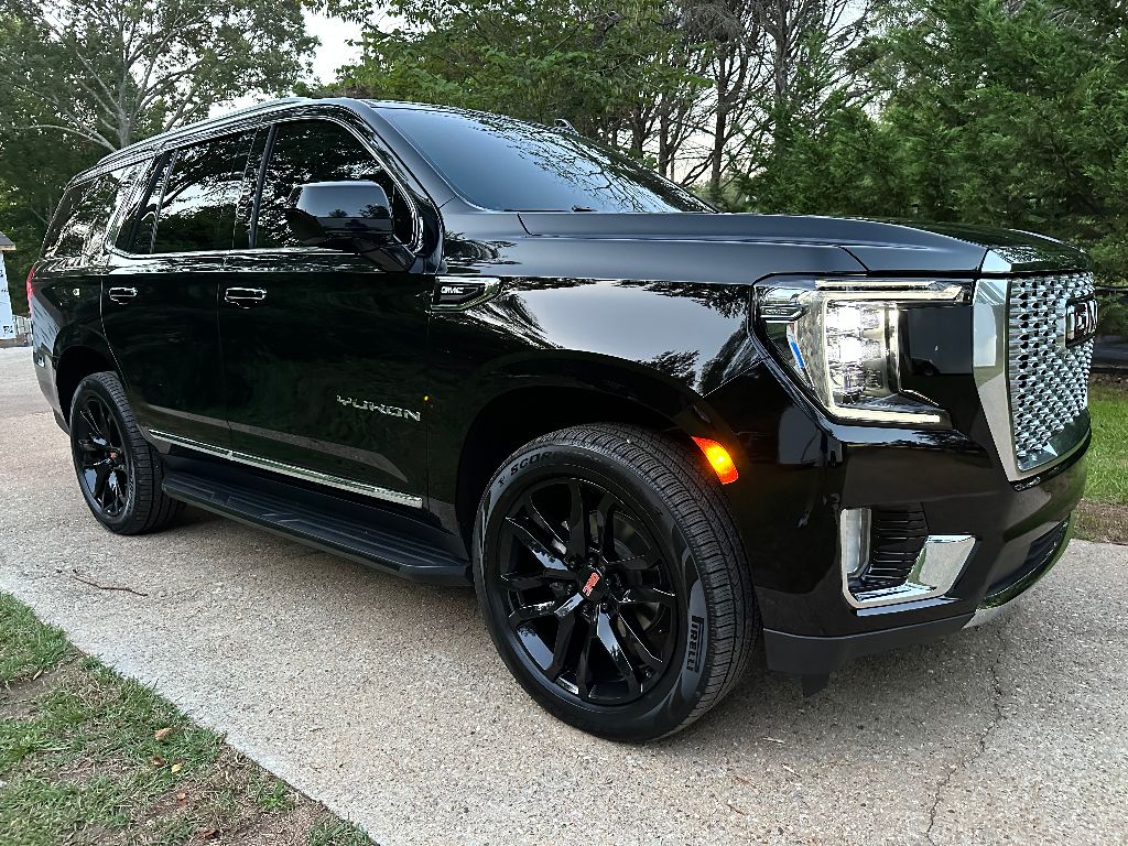 The 2021 GMC Yukon SLT photos