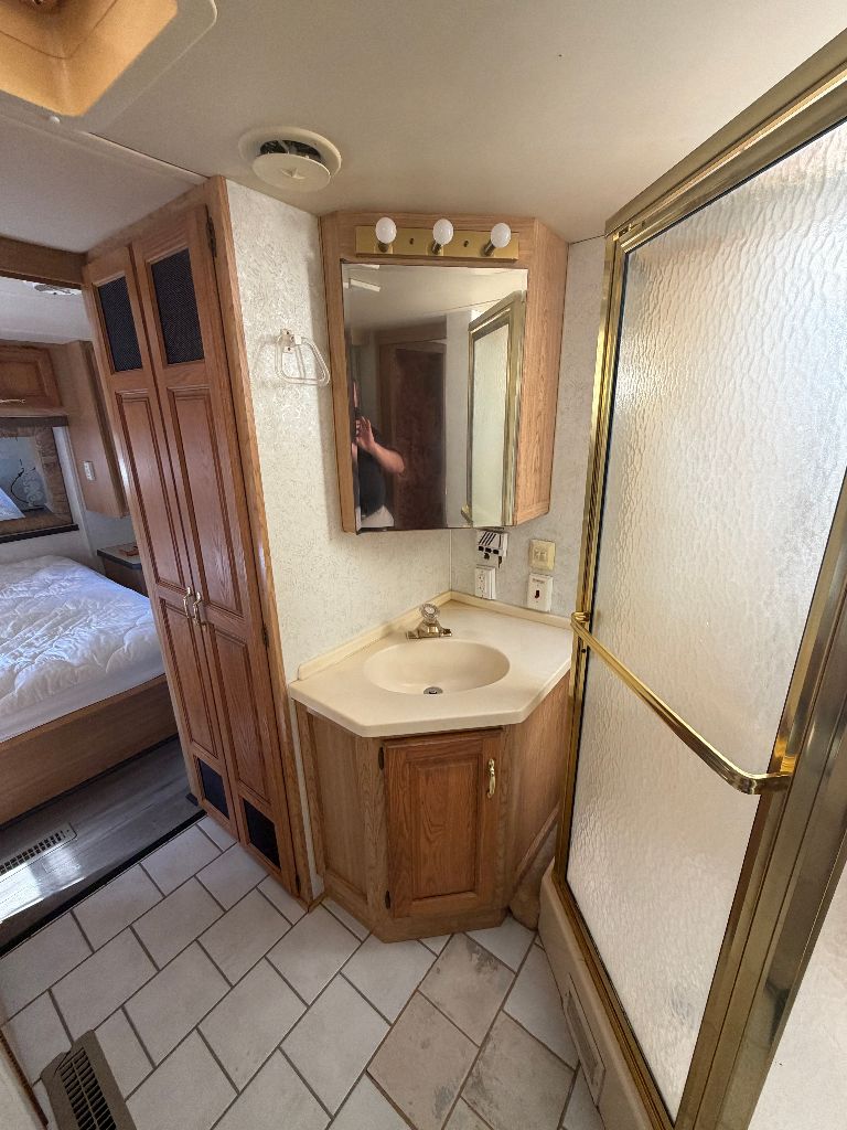 1999 Ford Motorhome Chassis - $8,995