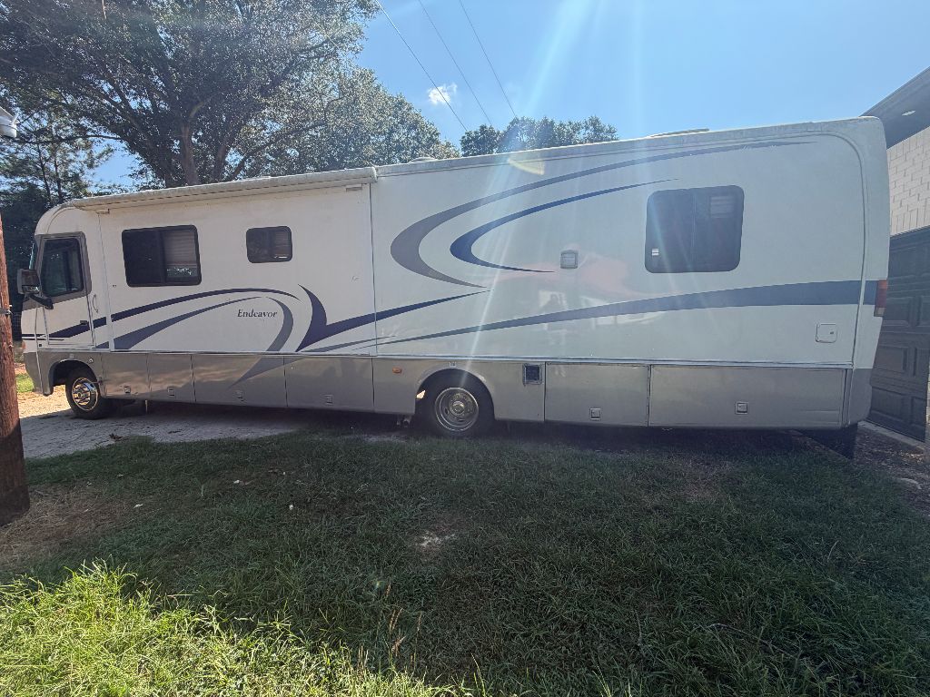 1999 Ford Motorhome Chassis - $8,995