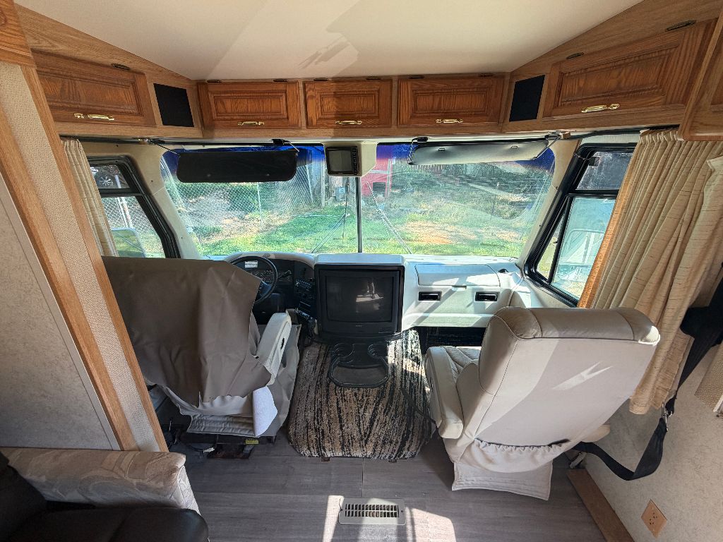 1999 Ford Motorhome Chassis - $8,995