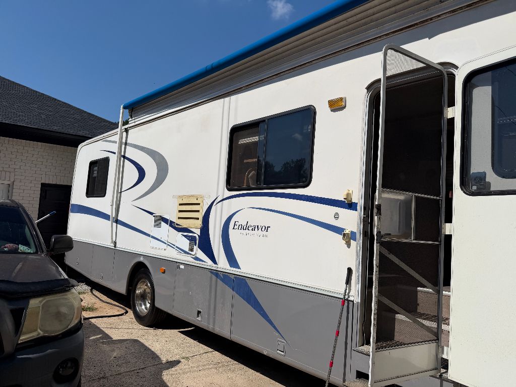 1999 Ford Motorhome Chassis - $8,995