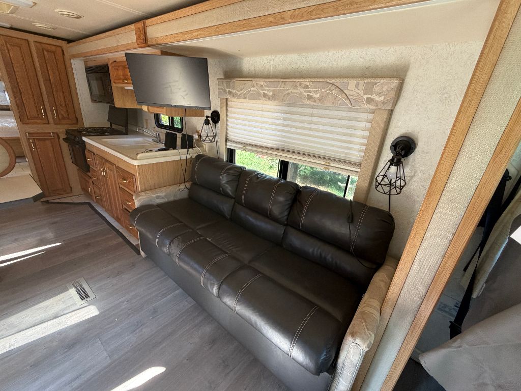 1999 Ford Motorhome Chassis - $8,995