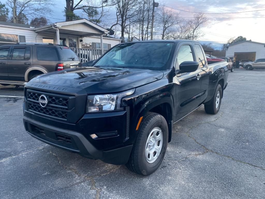 The 2022 Nissan Frontier S photos