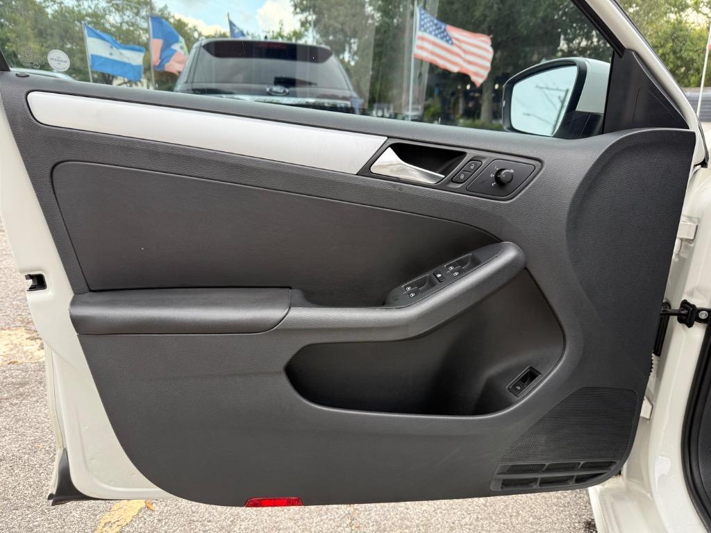 2012 Volkswagen Jetta - $6,995