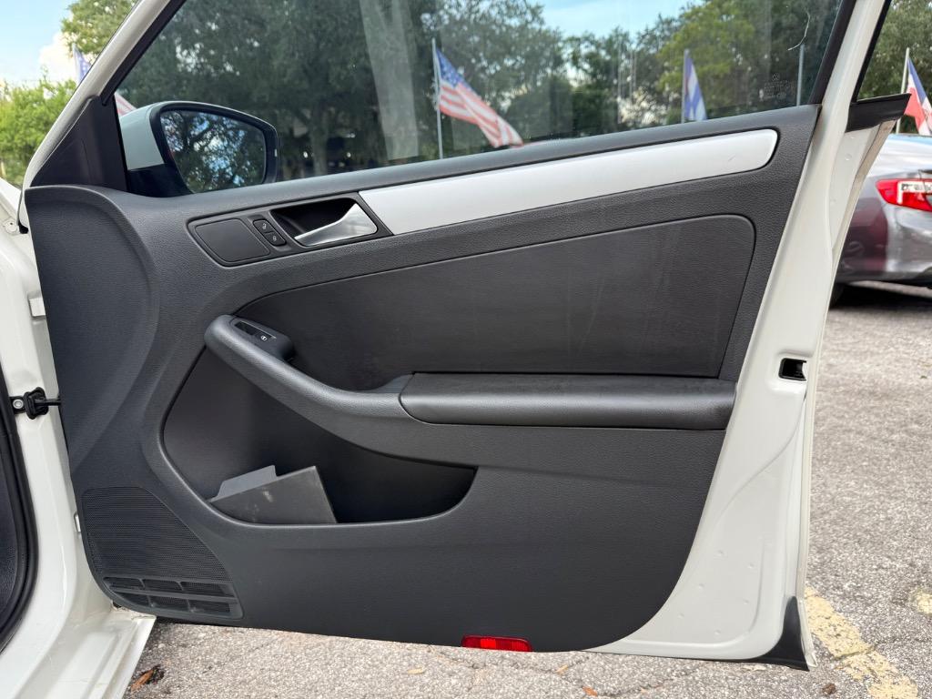 2012 Volkswagen Jetta - $6,995