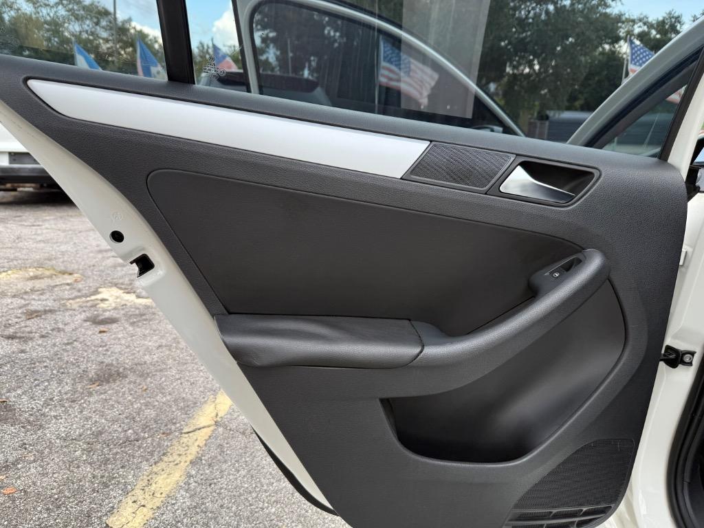 2012 Volkswagen Jetta - $6,995