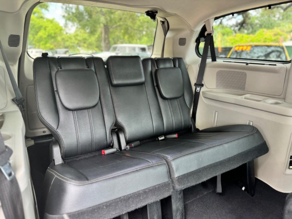 2015 Chrysler Town & Country Touring L photo