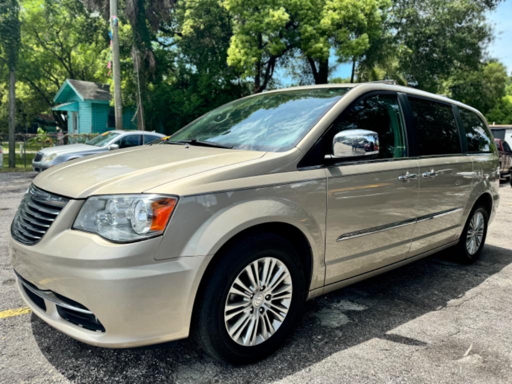 2015 Chrysler Town & Country Touring L photo