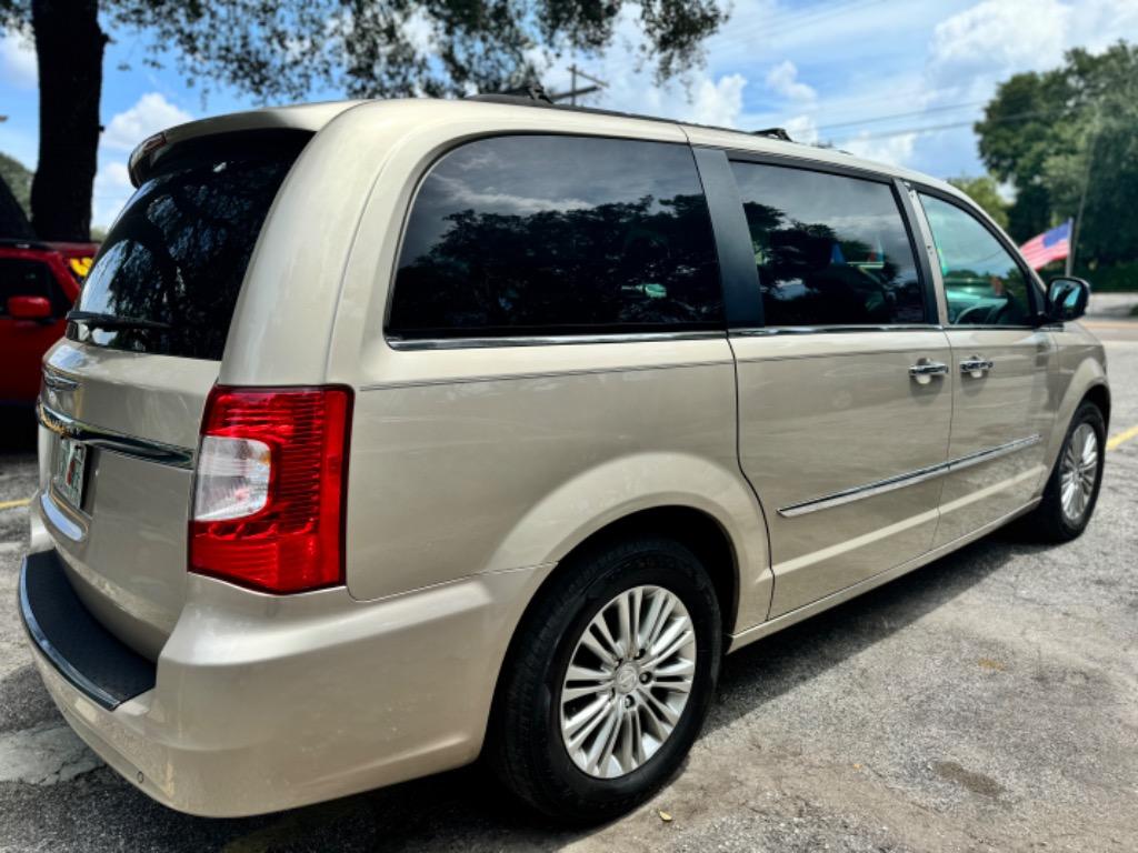 2015 Chrysler Town & Country Touring L photo