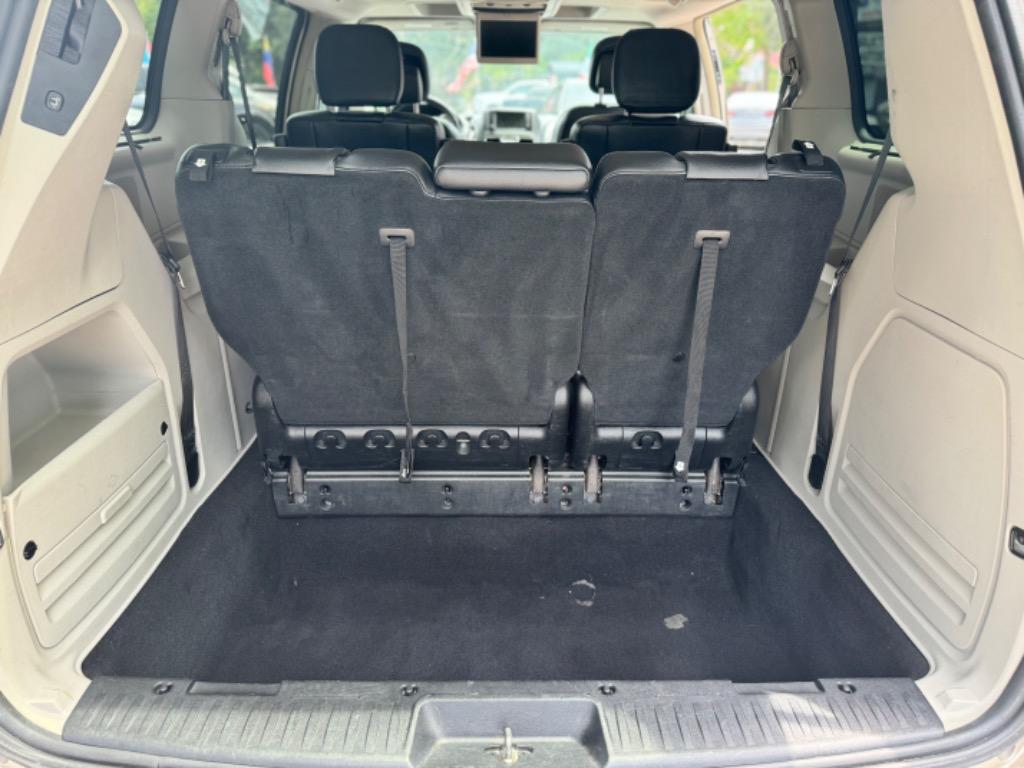 2015 Chrysler Town & Country Touring L photo
