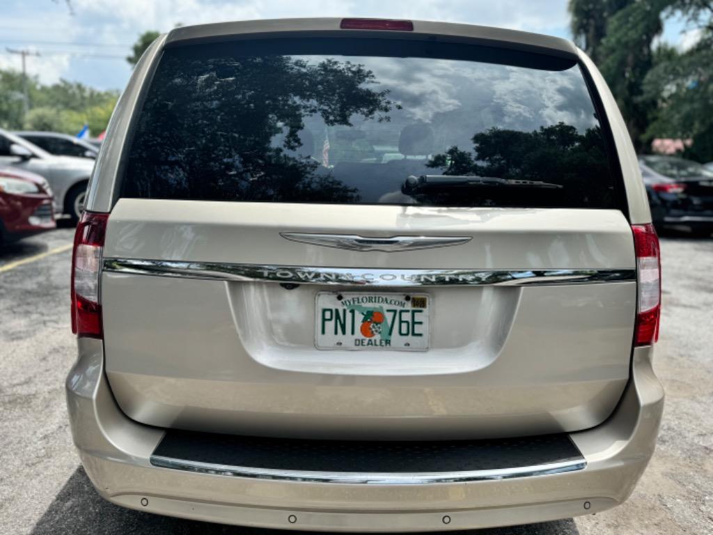 2015 Chrysler Town & Country Touring L photo