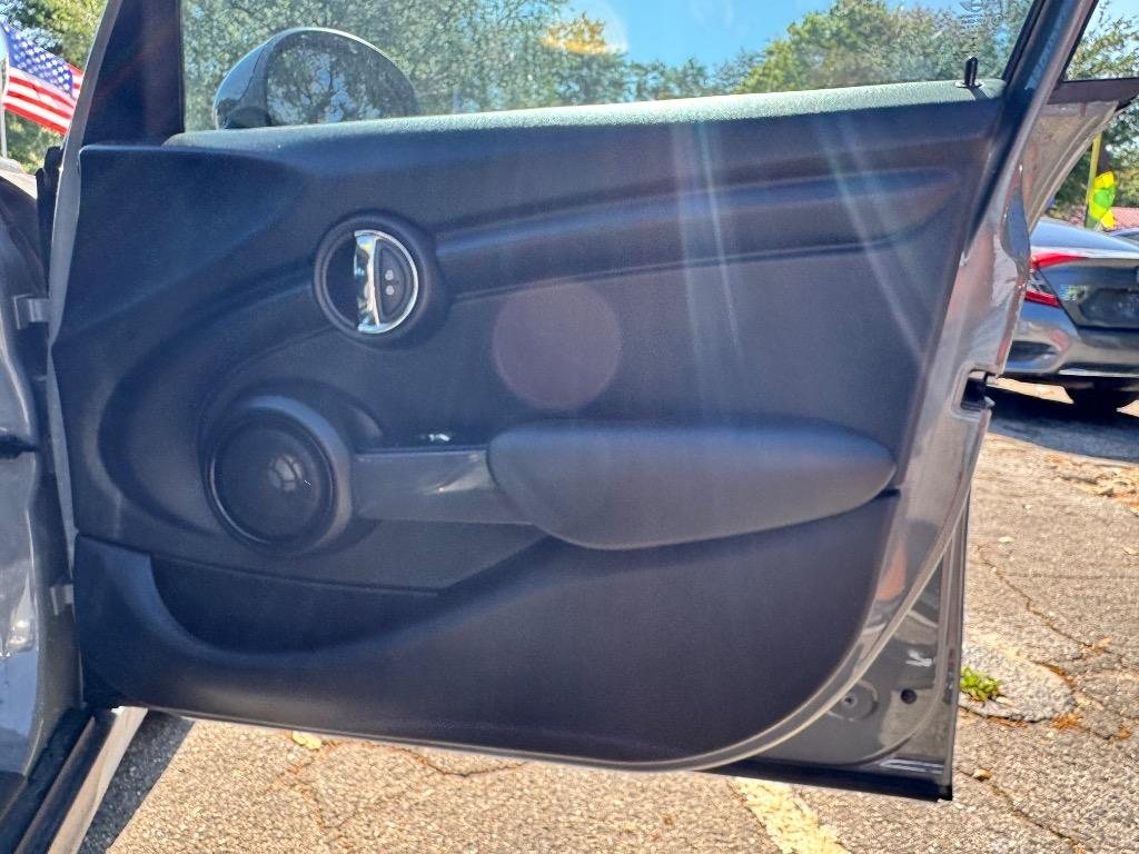 2018 MINI Cooper photo