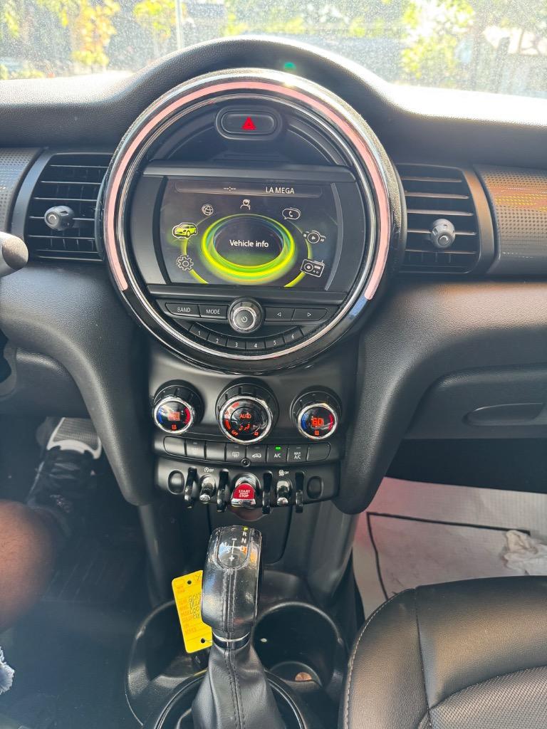 2018 MINI Cooper photo