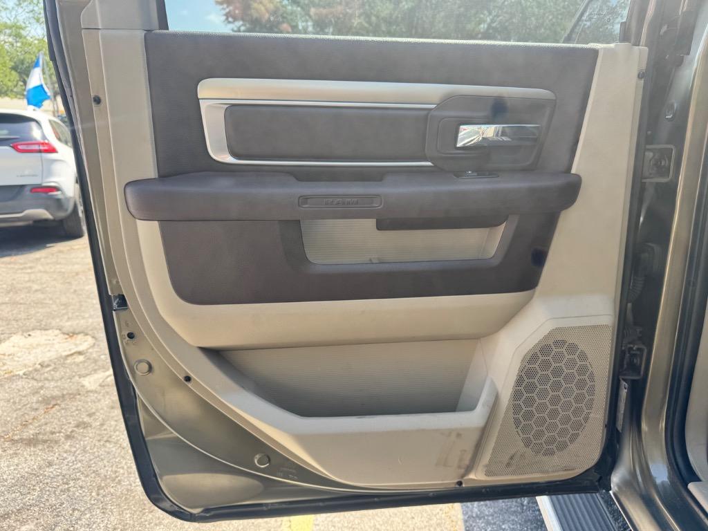 2015 RAM 1500 SLT photo