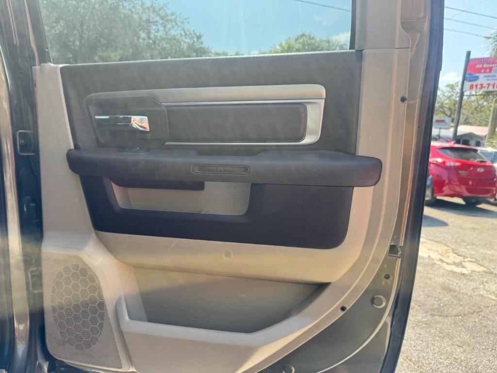 2015 RAM 1500 SLT photo