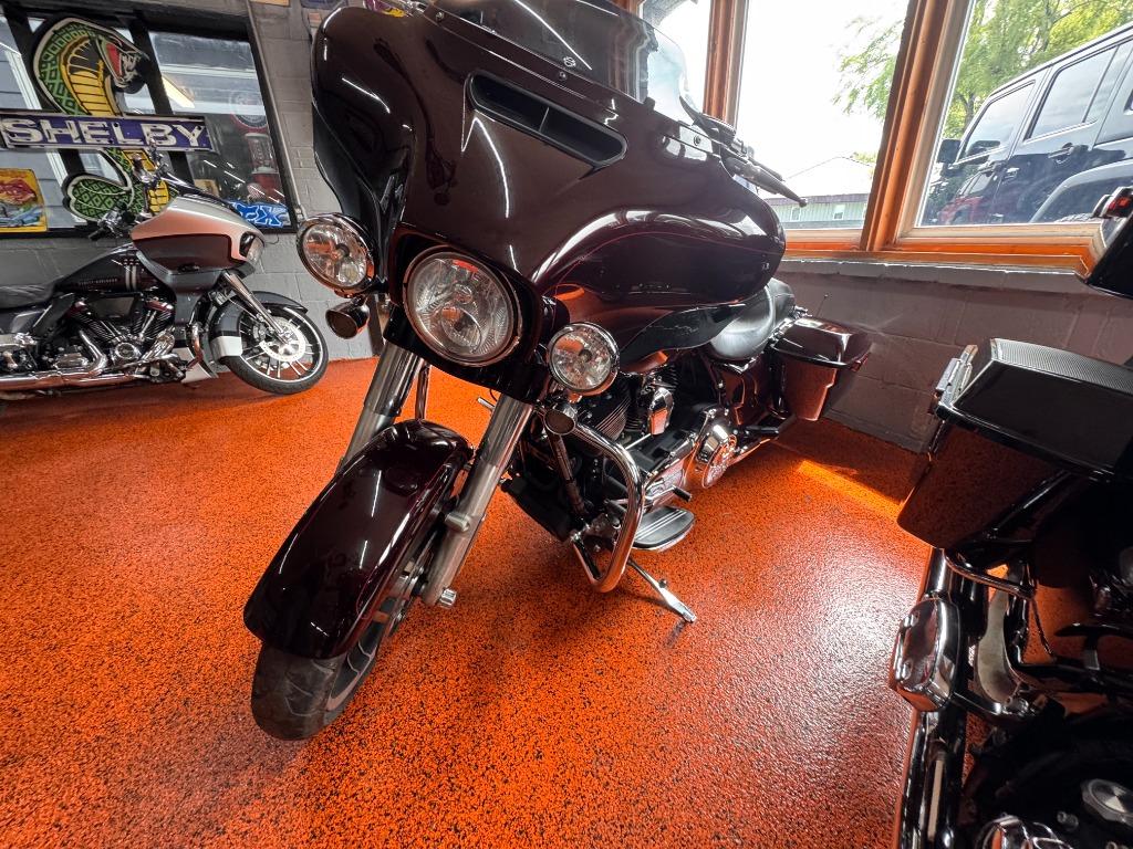 2014 Harley Davidson Street Glide Special - $8,407