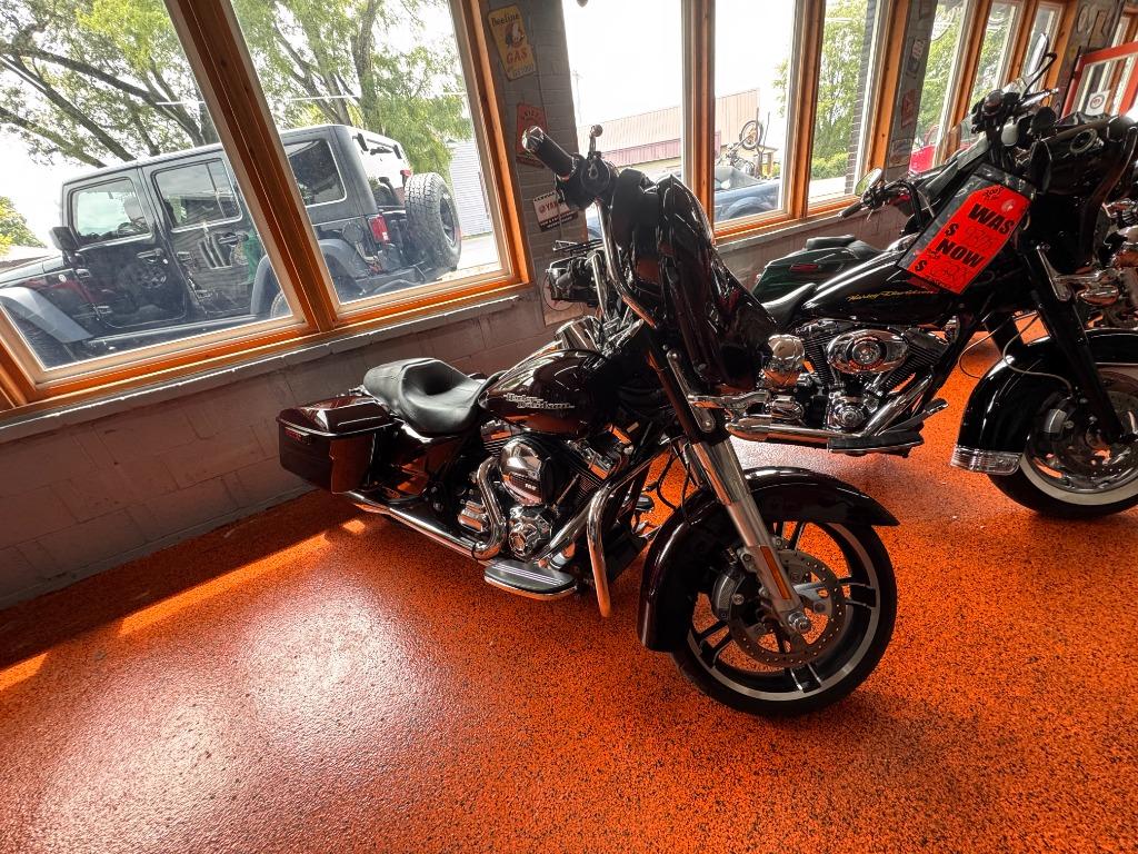 2014 Harley Davidson Street Glide Special - $8,407