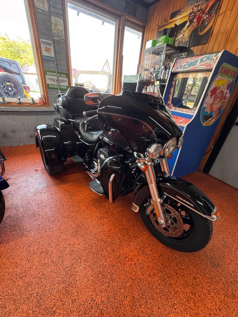 2015 Harley-davidson Tri Glide Ultra Classic - $20,178
