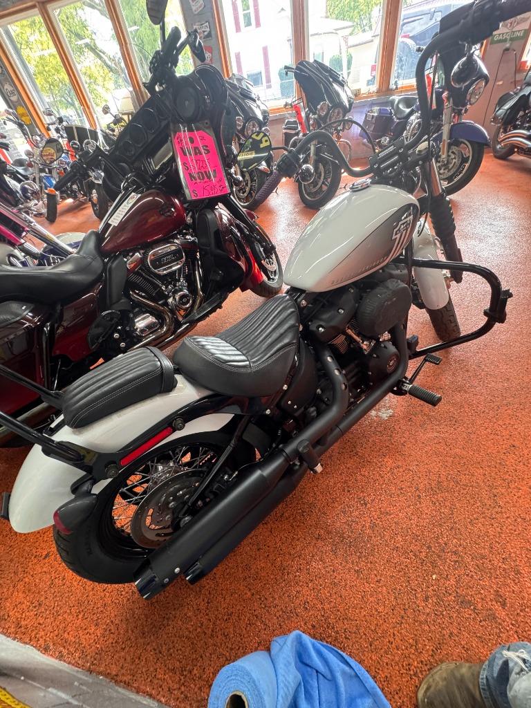 2021 Harley-davidson Street Bob 114 - $8,879
