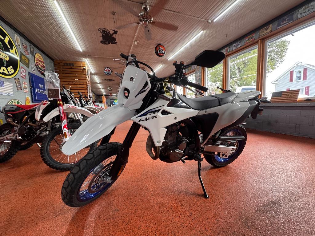 2025 Suzuki Dr-z400sm - $6,542